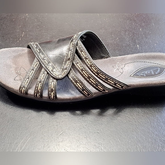 Clarks Black Leather Open Toe Slides  Size 7M - Picture 8 of 10